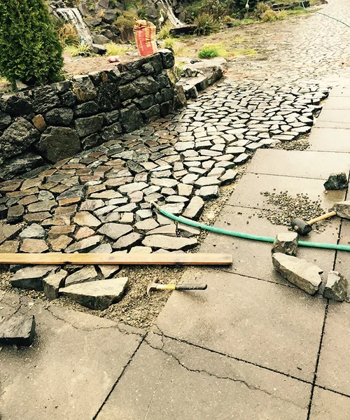 Natural stone patio and water feature in Puyallup 